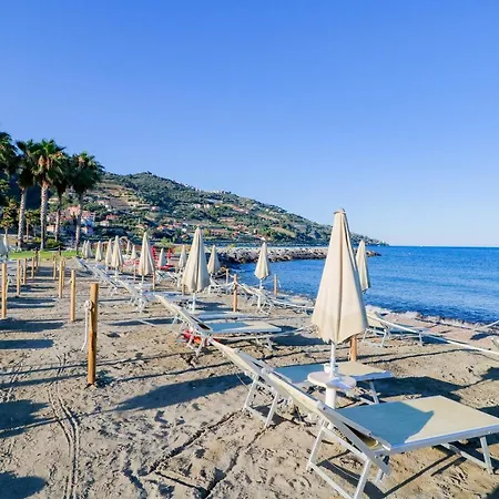 H11 Luxury 8a - Porto - Piscina - Jacuzzi * Santo Stefano al Mare